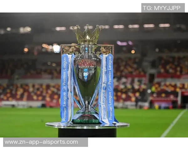 帕尔默荣获PFA年度最佳球员奖杯照片曝光引发热议